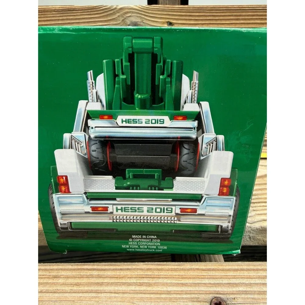 Hess 2019 Tow Truck Rescue Team Lights New In Original Packinging & Box.